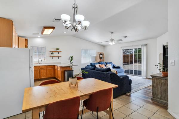 $1850.00 / 3br - 1269ft2 - Beautiful 3-Bedroom Home in Twentynine Palms – $1,850/mo Move In Ready63981530648578121