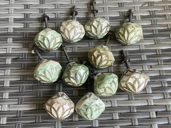 11 decorative ceramic knobs 1