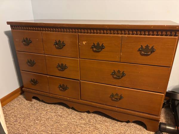 Dresser 1