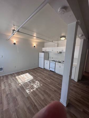 $1,350 / 420ft2 - Estudio - disponible en el corazón de First Hill | (Seattle)63659549524867122