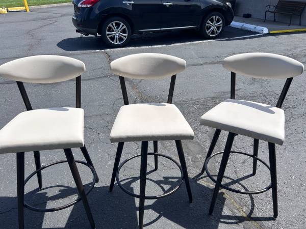 THREE SWIVEL BAR STOOLS 1