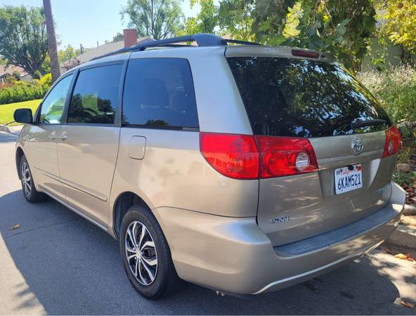 2010 Toyota Sienna – Minivan familiar confiable - $7,000 (Pasadena)63470775620609121