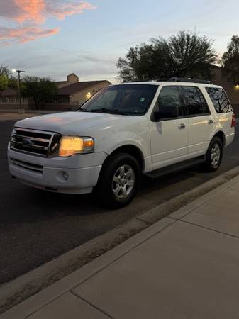 Ford Expedition 4x4 • 2009 1