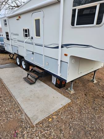 2004 Frontier 25 Ft 5th Wheel 1