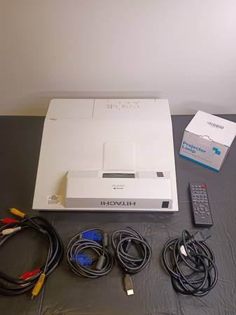 SHORT THROW HITACHI PROJECTOR CP-AX2503 1