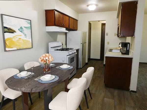 $1,165 / 1br - 600ft2 - Ask About Move-In Specials – Fall Savings (6624 West Broadway Avenue, Brooklyn Park, MN, USA, Brooklyn)64003958946817122