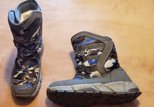 KIDS BOOTS    Excellent, Like New, SEE PHOTOS, very nice 1