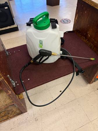 Flowzone Storm 2.5 gallon backpack sprayer 1