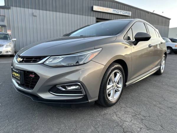 2017 *Chevrolet* *Cruze *LT Auto 4puerta Hatchback* Gris - $8,995 (Urban Motors)63619458547331122