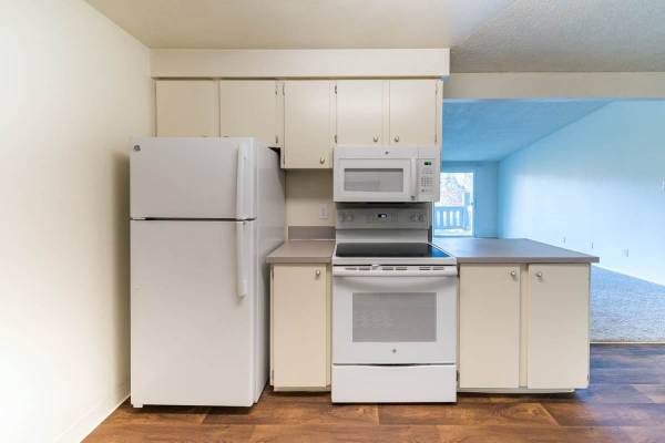 $1,599 / 2br - 985ft2 - All you need and more: 2 BR, 1 BA in a vibrant community. (Portland - 15 Minute Drive to Tualatin Hills Nature Park)63831464735233124