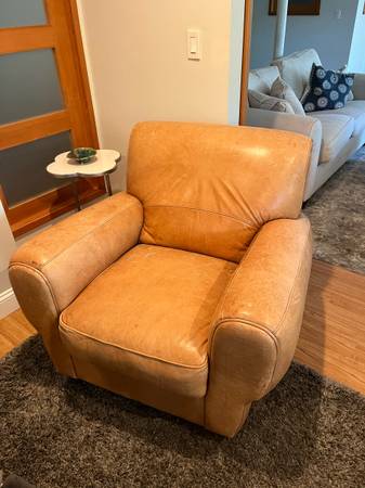 Large leather arm chair. 1