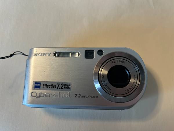 SONY Cyber-shot 7.2メガピクセル Sony Cyber-shot 7.2 Mega Pixels Carl Zeiss - clothing
