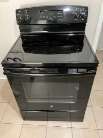 GE Electric Range- 3yrs old 1