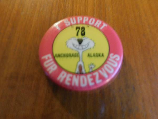 1978 Anchorage Fur Rendezvous Rondy Support Button Minks Grin Pin 1