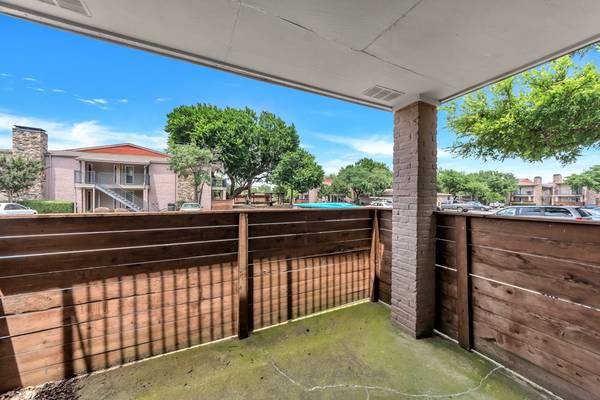 $1,125 / 1br - 686ft2 - Microwave, Pantry, Window Coverings (4500 Sojourn Dr, Addison, TX)63796578435329124