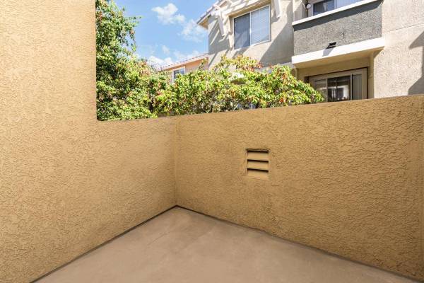 $3,660 / 2br - 957ft2 - Pet-Friendly Homes with 24/7 Gym  Gated Security! (cupertino)63850428433793122