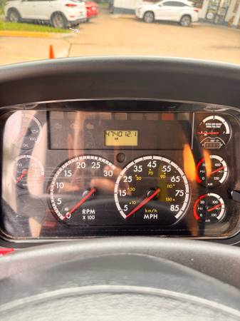 2012 Freightliner M2 26ft - Photo 5