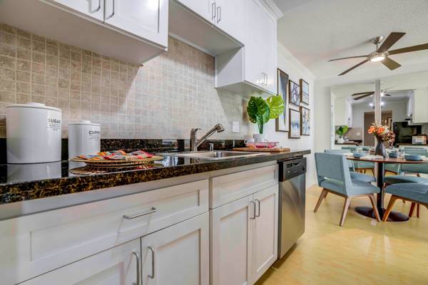 $2,395 / 1br - 750ft2 - Centro de fitness, instalaciones de lavandería, balcón privado (redwood city)63667905632641122