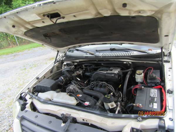 2006 Ford Explorer 4x4 con 112 mil - $2.900 (Johnson City, TN)63470417004163123