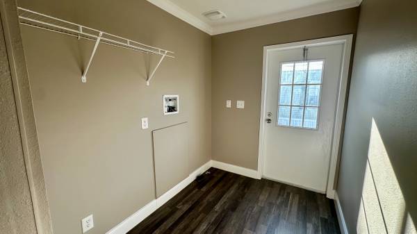 $1,479 / 3br - 1216ft2 - Upgraded 3 Bed / 2 Bath Home with Driveway & Lake Views – Don’t Wait! (Jacksonville)64014801194242123