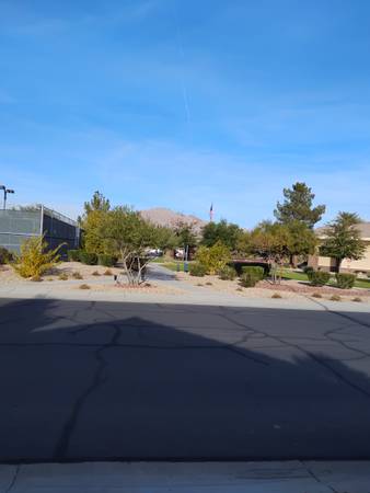 Room in golf course community 1