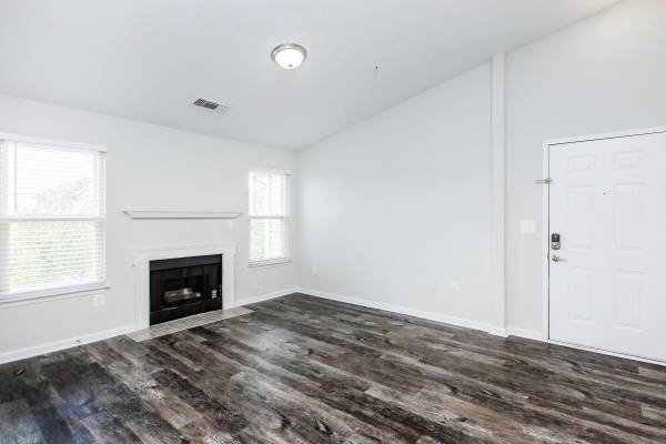 $2,300 / 2br - 1001ft2 - Ashburn VA, 2bd 2ba, Den or Study (20300 River Ridge Terrace, Ashburn, VA)64040193988354124