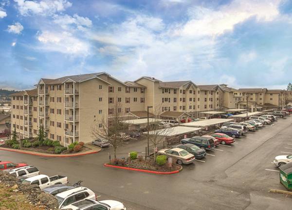 $1,598 / 2br - Recepción de paquetes, piscina cubierta y bañera de hidromasaje, minimercado en el lugar (3291 NW Mt Vintage Way, Silverdale, WA)63799882107393123