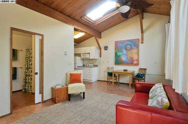 $2,295 / 1br - 564ft2 - 1BR Charming House*High Ceilings and Open Floorplan in Albany* (albany / el cerrito)63928544044163121