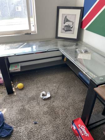 L shaped desk 1