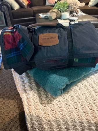 Pendleton Roll Up Blanket 1