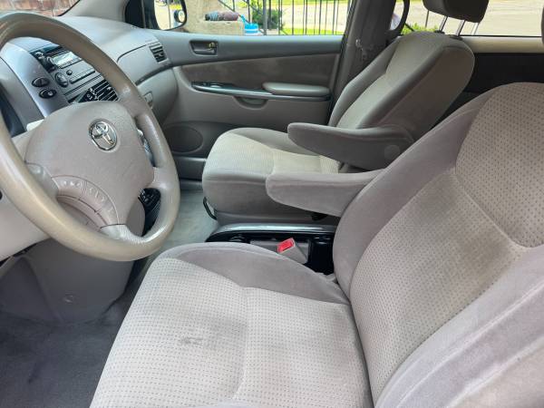 2009 Toyota Sienna LE - $4,500 (Centreville)63616460046723124