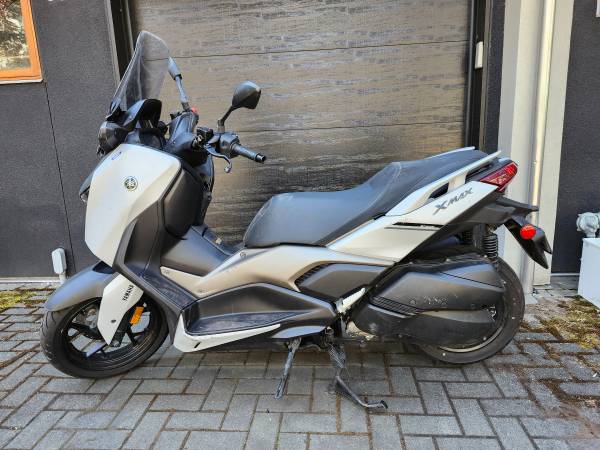 2023 Yamaha XMAX CZD300P - low miles