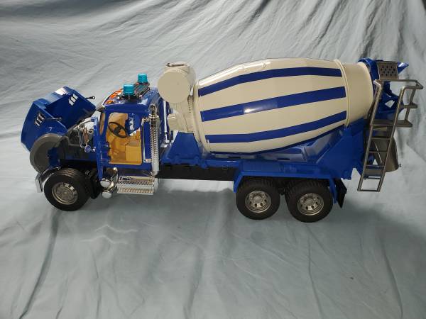 Bruder 02814 Mack Granite Cement Mixer Truck 1