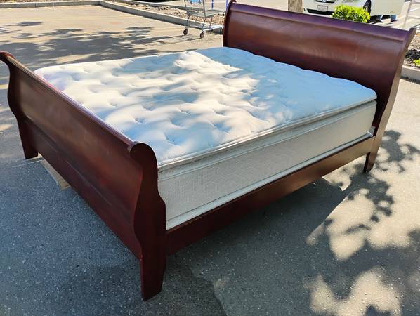 Queen size bed 1