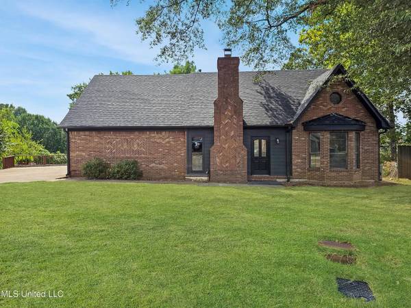 $324,900 / 4br - 2288ft2 - Recently Renovated Southaven Gem - 4BD - Fully Finished Lower Level! (Greenbrook)64296516043907120