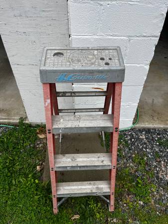 4’ step ladder 1