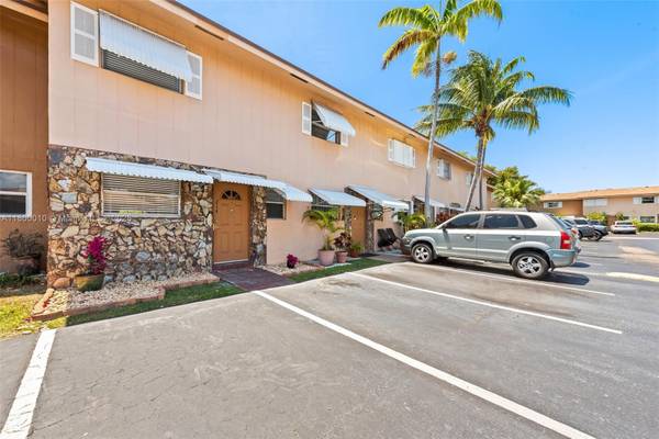 $354,000 / 2br - 1024ft2 - 2B/1.5B Townhome East Dania Beach (Dania Beach)63906441604483123