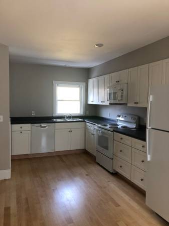 $1,950 / 3br - Bright & Sunny 3 Bedroom - Includes Heat!63784617338627120