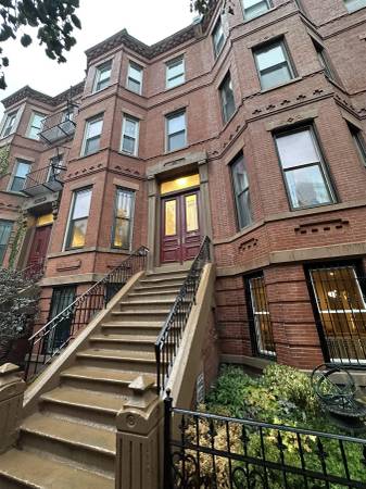 $3,600 / 2br - 850ft2 - Two Bedroom in pre-war brick bldg - Back Bay (Boston \ Back Bay)63699276240771120