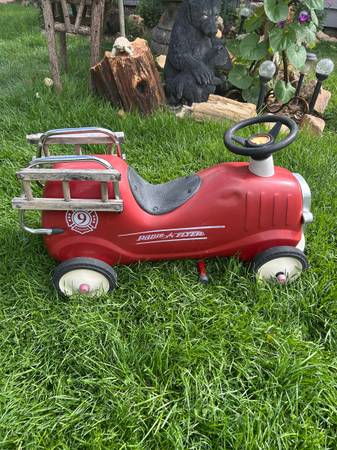Vintage Nice Raido Flyer Fire Truck. 1