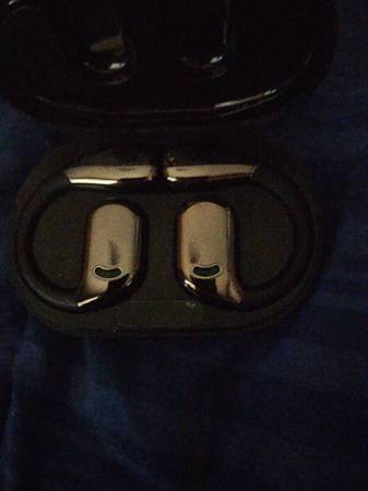 Bluetooth wireless earbuds 1