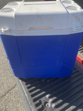 Igloo Rolling Cooler 1
