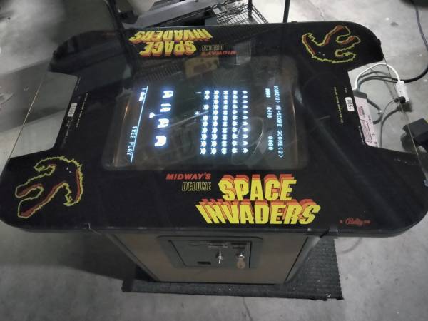 1979 ORIGINAL MIDWAY SPACE INVADERS DELUXE COCKTAIL TABLE 1