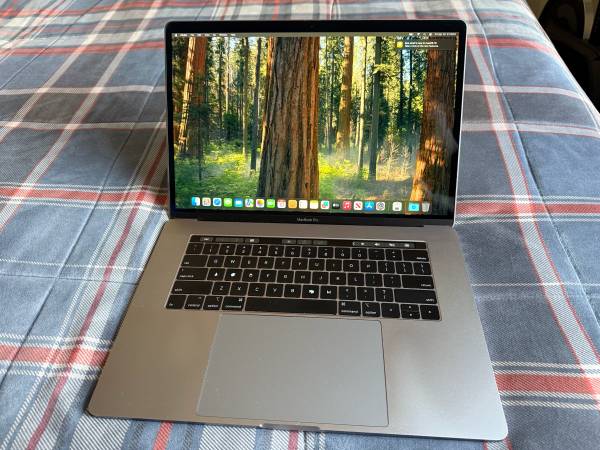 GOOD” Late 2018 15-inch MacBook Pro 2.2GHz i7/16GB/512GB (Space