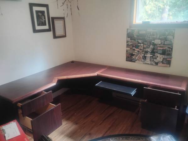 Corner desk 1