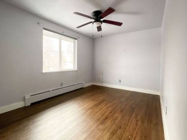 $900 / 2br - Just stunning!! Spacious 3 Bed, 2 bath with lot of light (Wheat Ridge)63920602948482124