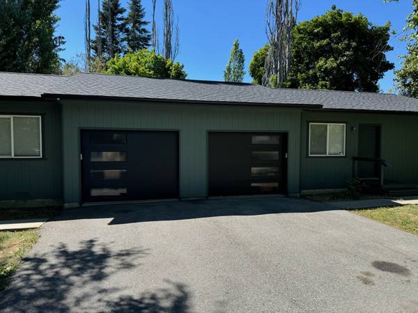Beautiful 2 Bed 1 bath Duplex 1