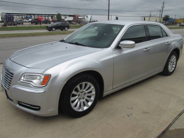 2012 Chrysler 300 1