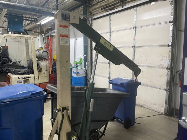 Engine Crane 1