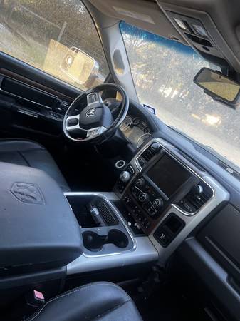 2016 RAM 1500 LARAMIE 3.0L4WD - Photo 6